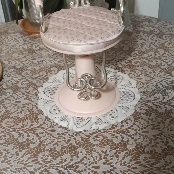Beauty Style Doll Chair (Works-NEW!) - Picture 3 of 4